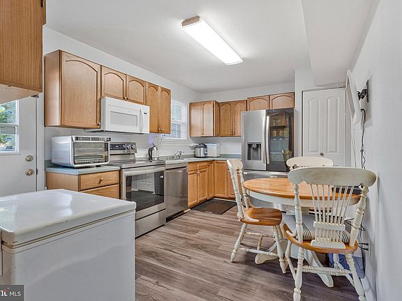 2nd image of 462 Aventura Ct