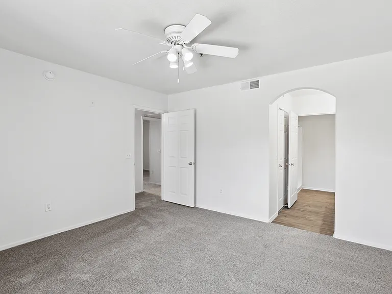 The Village at Sun Valley Apartments — Photo 33