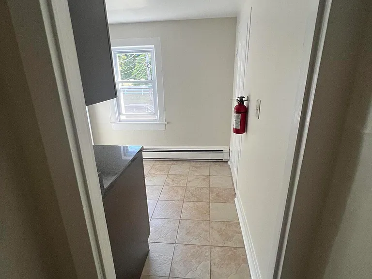 148 W Sylvania Ave #B — Photo 17