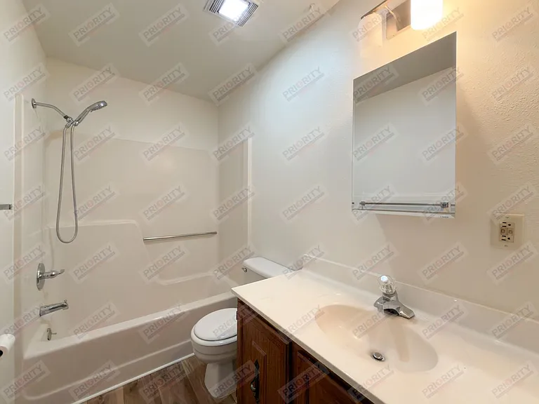 701 S Brooks Ave — Photo 7