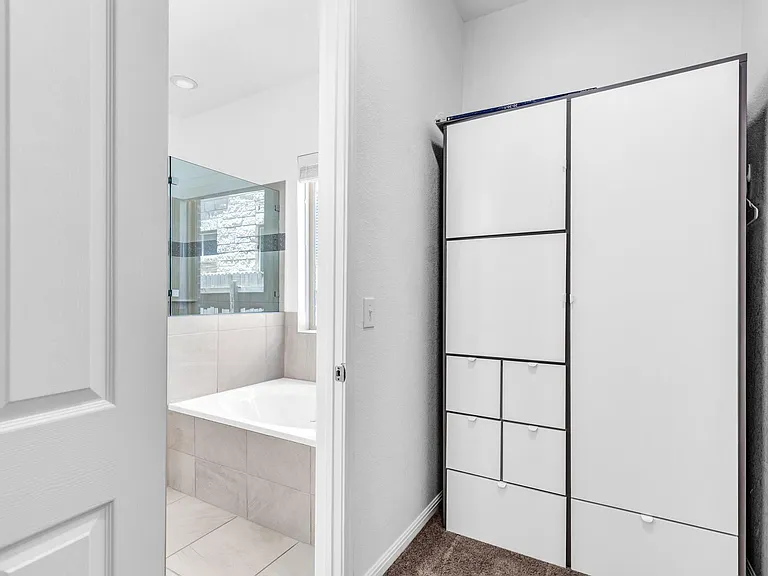 2907 Zelma Dr — Photo 18