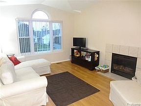 3rd image of 2518 Driftwood Dr
