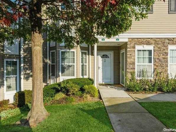 346 Spring Drive #346, East Meadow, NY 11554