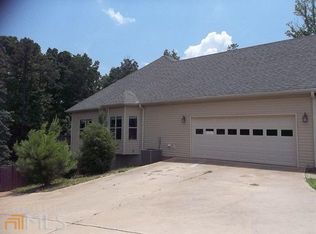 25 Quig Youngs Rd, Moreland, GA 30259