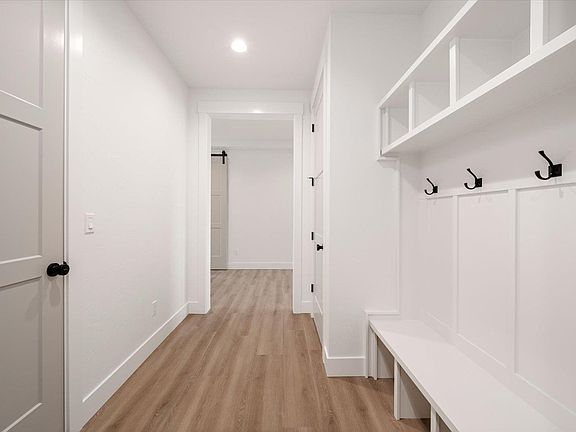 5th image of 2385 Waterhill
