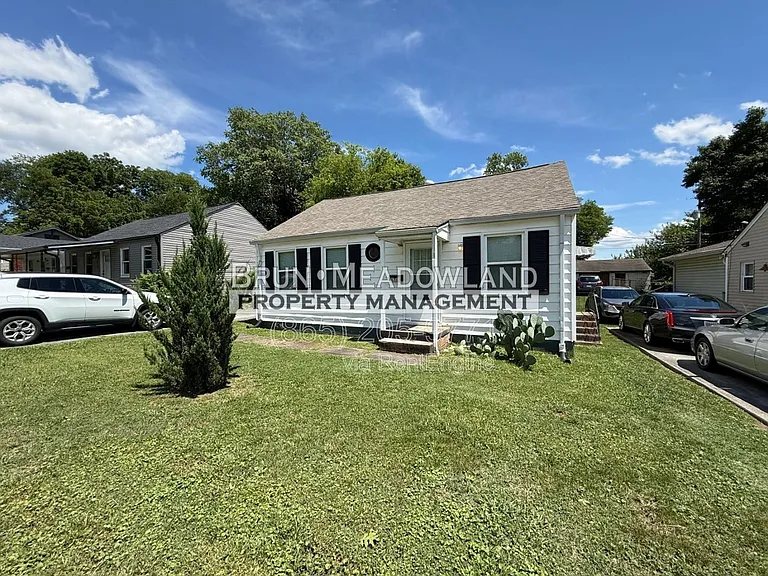 2620 Woodbine Ave — Photo 2