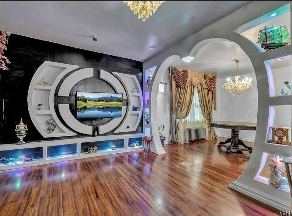 1st image of 185 Crocker St #1