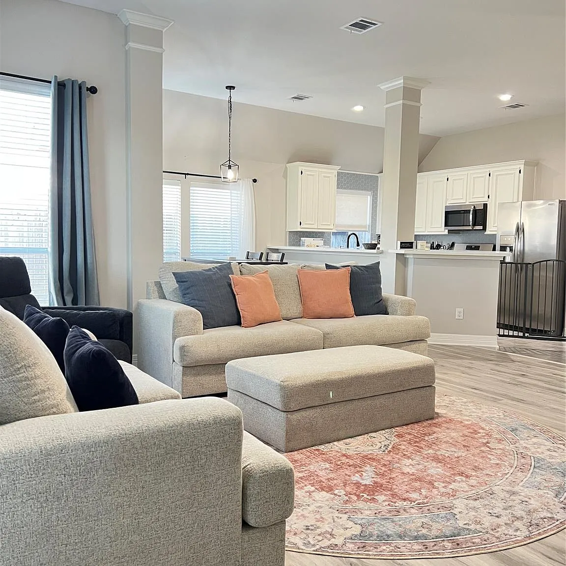 3 bed, 2.0 bath, 1708 sqft, $2,350 — Photo 4
