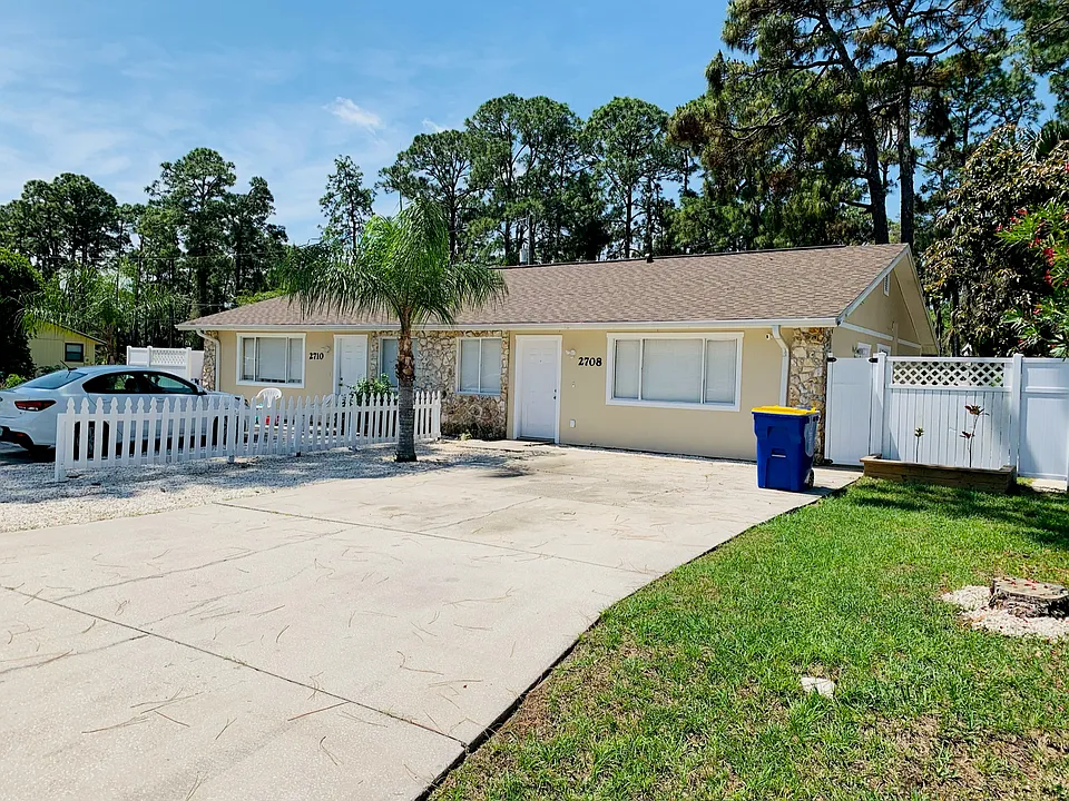 2708 Fern Palm Dr