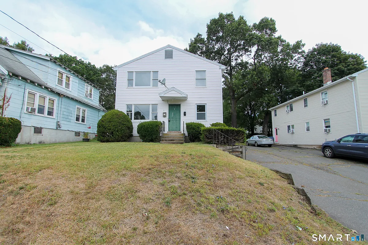 Building Photo - 17 Pinehurst Ave #2