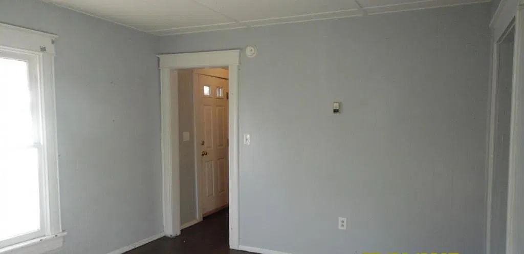 2378 Beech Ave Apt B — Photo 4