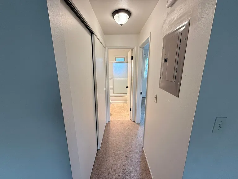 2600-2628 NW Tyler Ave — Photo 24