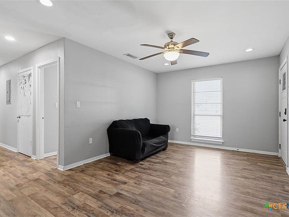 3rd image of 1612 Alamo Dr