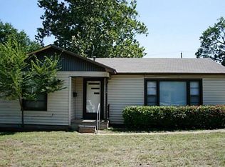208 E Acheson St, Denison, TX 75021