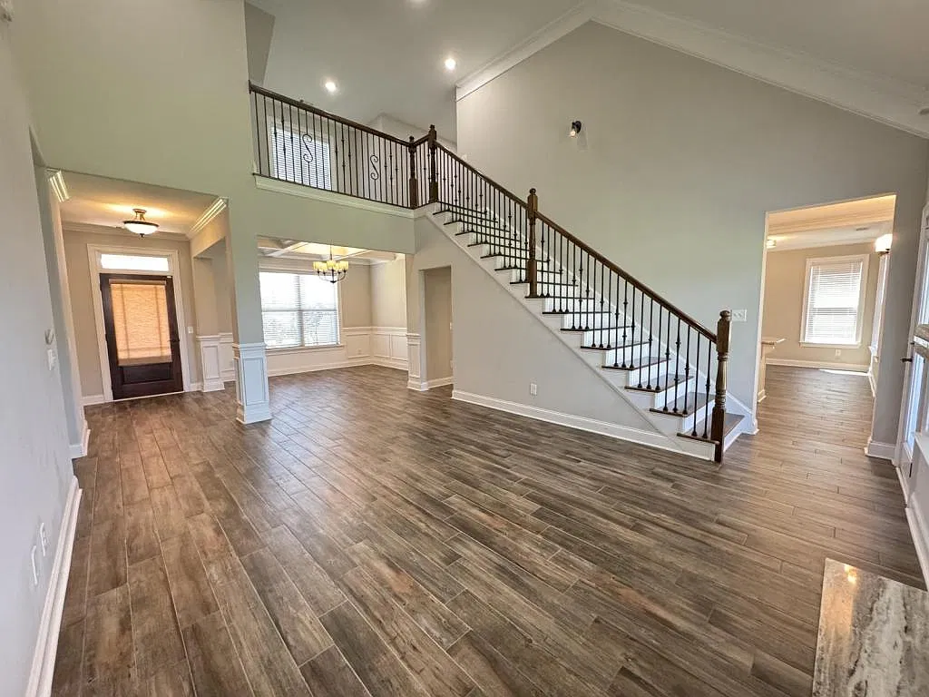 207 Sidney David St — Photo 3