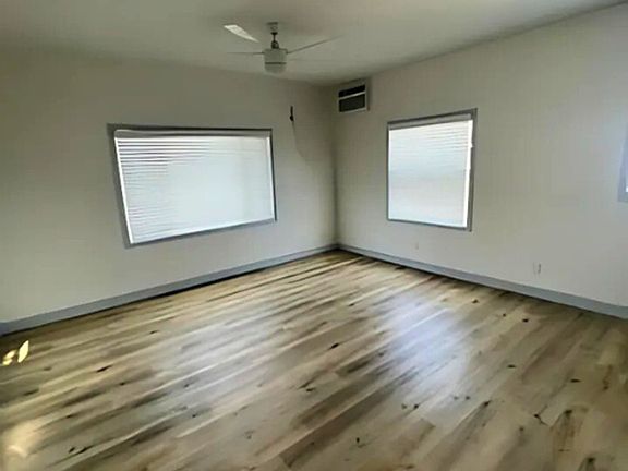 4th image of 1430 Linden Ave #1436E