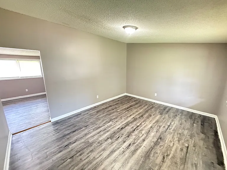 593 Bonwood Ave — Photo 7