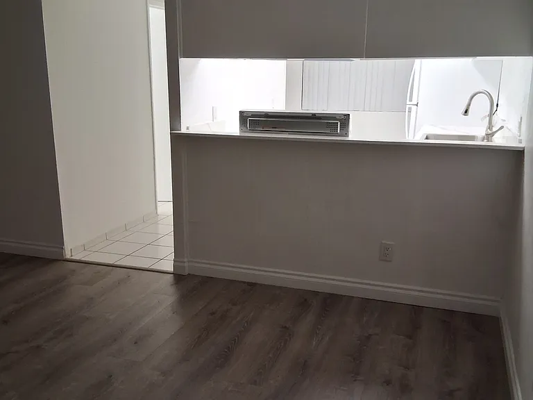 Windsong Apartments — Photo 2