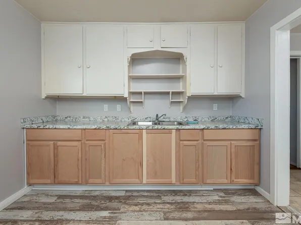 222 Valley Dr, Yerington, NV 89447