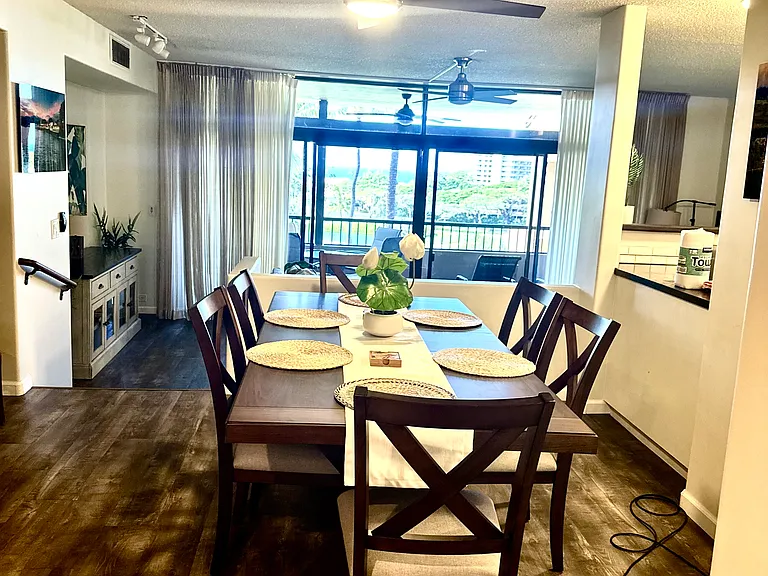 Dinning room table for 6