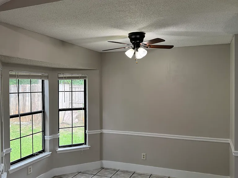 1160 Abilene Dr W — Photo 3