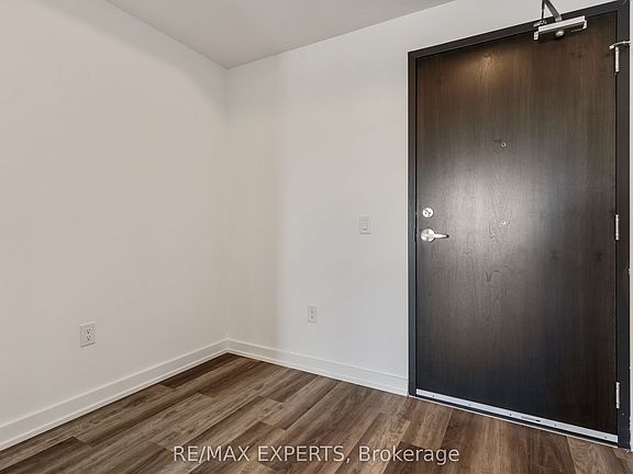 5th image of 430 Essa Rd #424