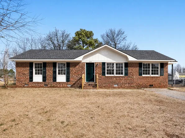 1120 W Pope St, Benson, NC 27504