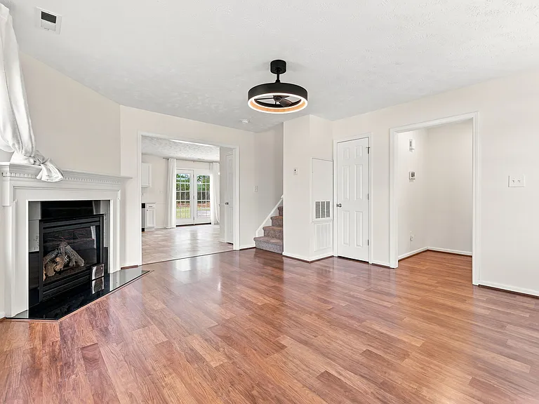 4906 Yorkchester Dr — Photo 4