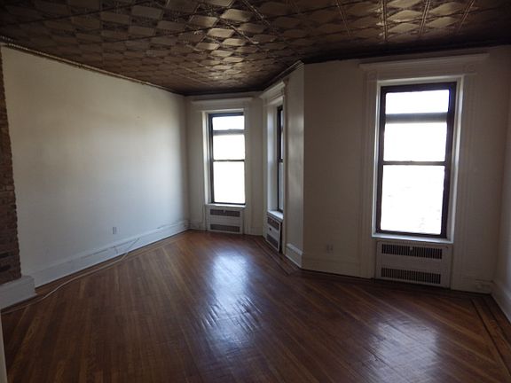 2nd image of 456 Macdonough St #2
