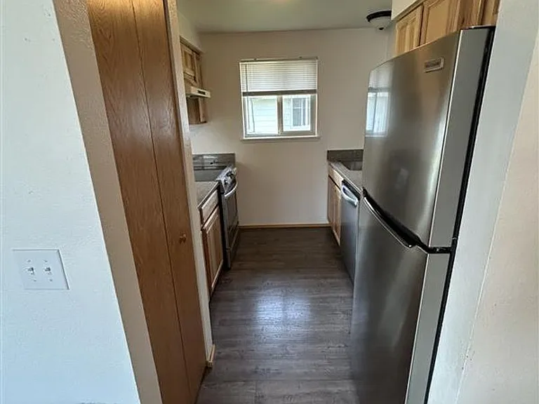 550 Front St — Photo 4