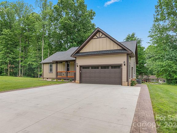 3rd image of 17 Oatgrass Ln