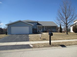 1405 Aspen Ln, Yorkville, IL 60560