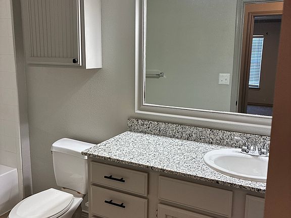 4th image of 4033 Gladeridge Dr #1313