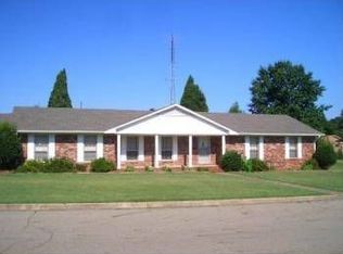 1205 N 8th St, Van Buren, AR 72956