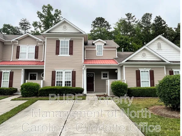 8267 Carob Tree Ln, Charlotte, NC 28215