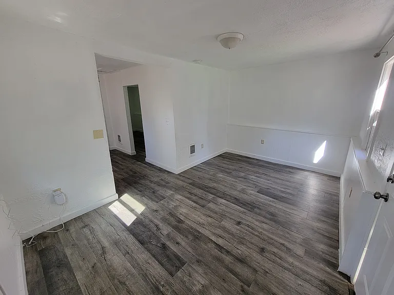 1435 Winter St NE — Photo 2