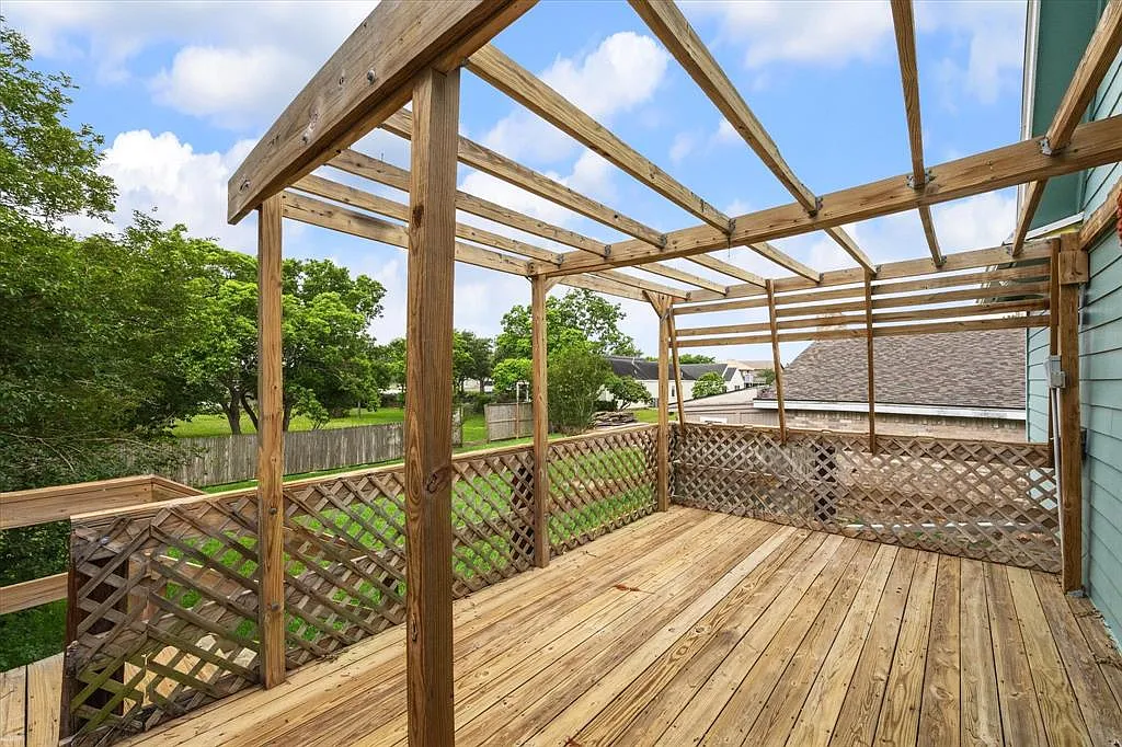 2521 Cliff Dr — Photo 3