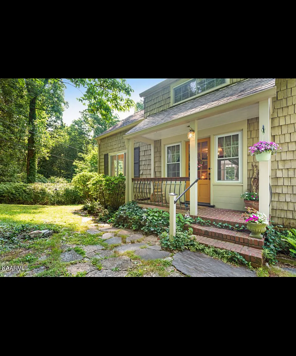 4 bed, 2290 sqft, $2,200 — Photo 1