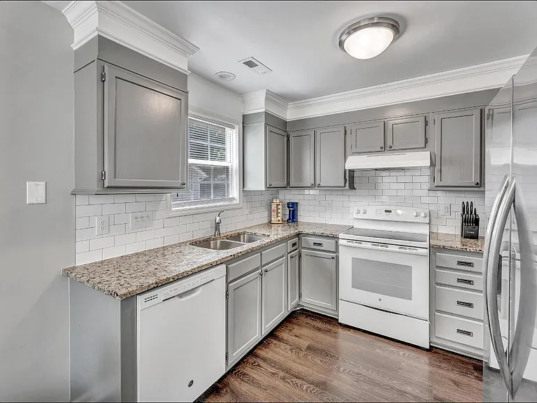 1801 Balfour Downs Cir — Photo 12