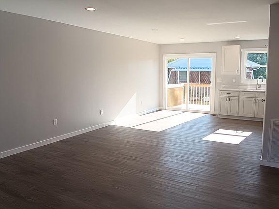 5th image of 136 Ziegler Ave