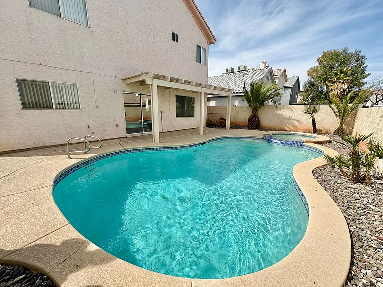 7216 Winding Creek Dr — Photo 2