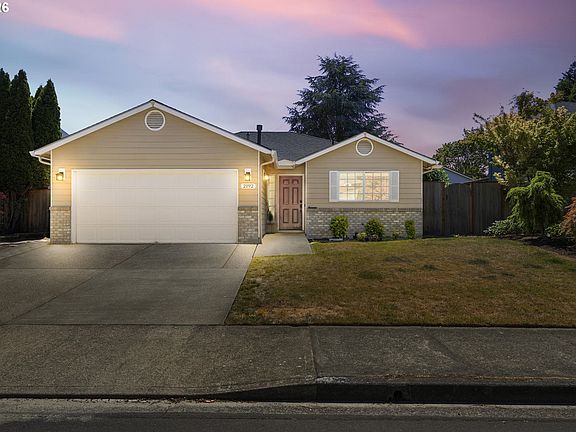 2nd image of 2192 SE Nordlund Ct