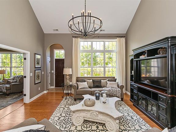 4th image of 6683 Beekman Pl