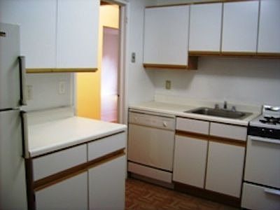 3rd image of 21 Schenck Ave APT 3BB