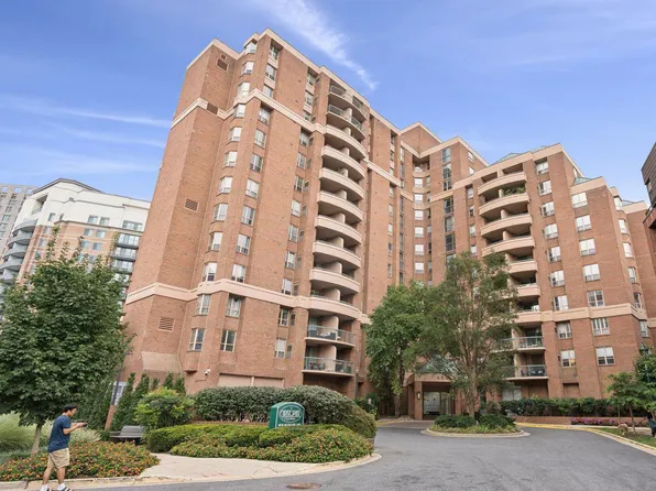 4808 Moorland Ln APT 204, Bethesda, MD 20814