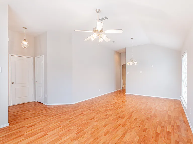 801 Deedee Creek Dr — Photo 3