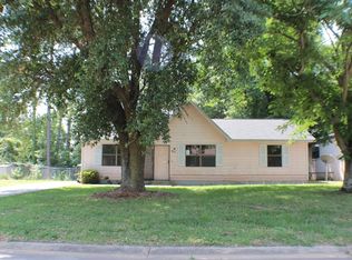 422 Vienna Cir, Fort Valley, GA 31030