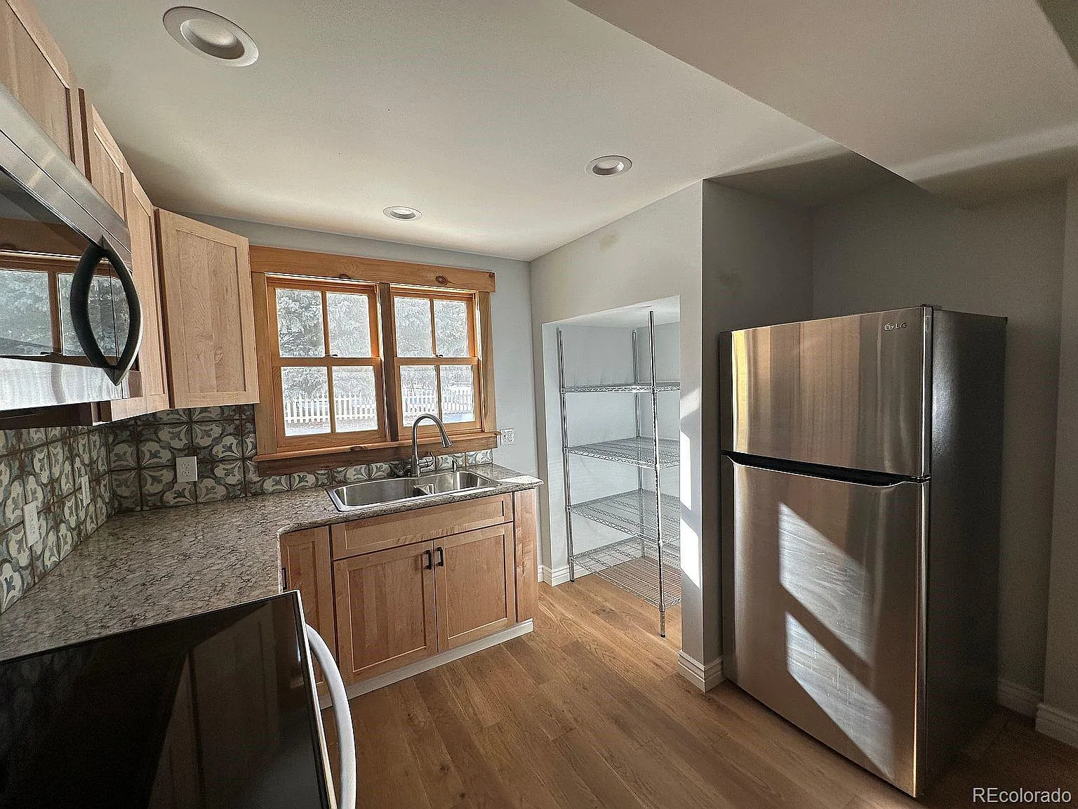 3 bed, 2.0 bath, 1200 sqft, $2,400 — Photo 3