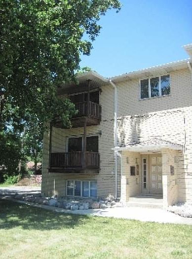 Front with 2 balconies