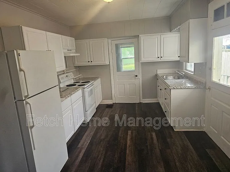 428 Smith St — Photo 5